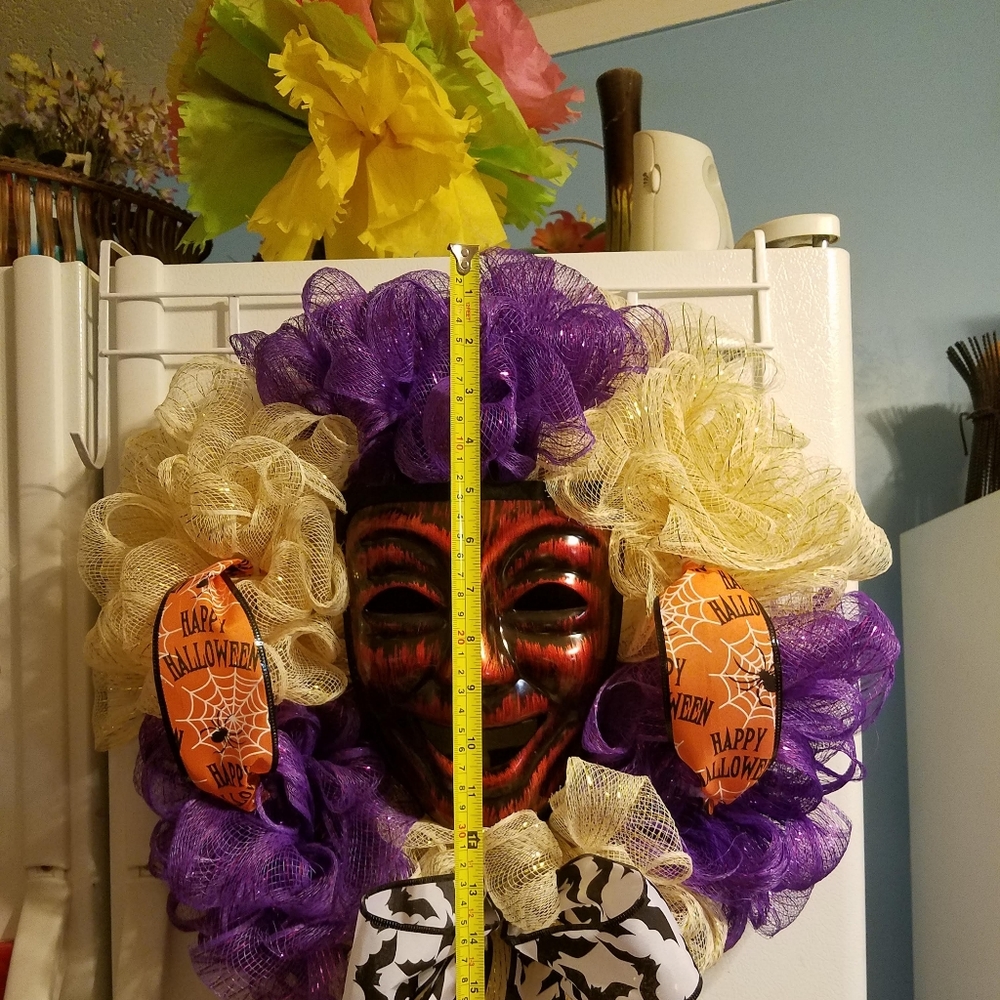 Handmade rustic finish scull mask wreath - Picture 3 of 9